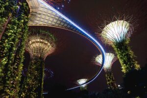 Jardins futuristes de Gardens by the Bay à Singapour, emblématique de la ville.